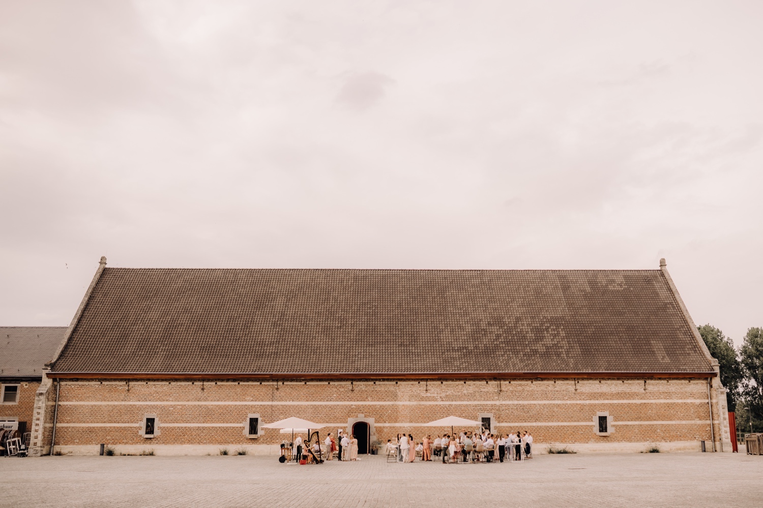 Huwelijksfotograaf Limburg - overzicht receptie abdij van Herkenrode