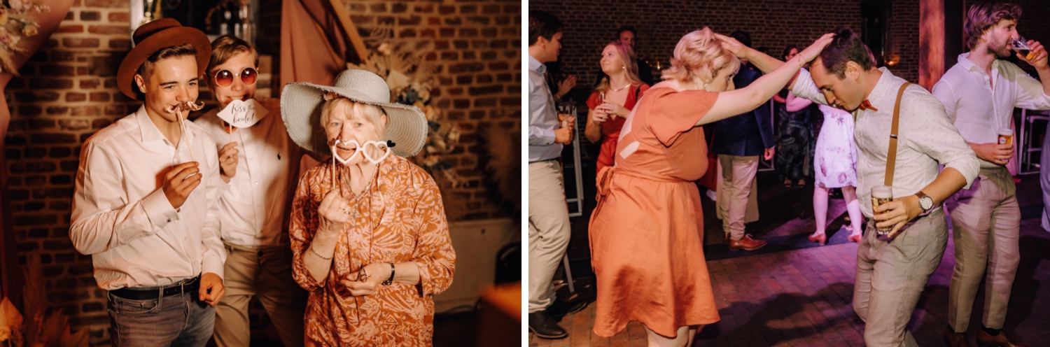 Huwelijksfotograaf Limburg - grootmoeder poseert voor photobooth