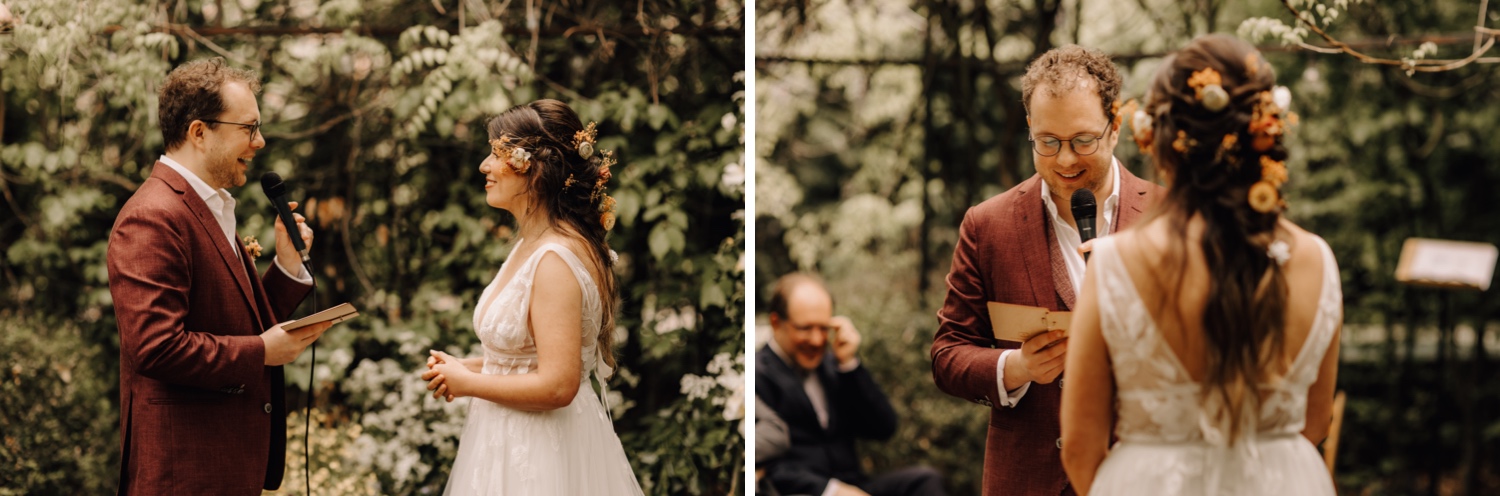 Huwelijksfotograaf Limburg - bruidegom leest zijn geloften voor