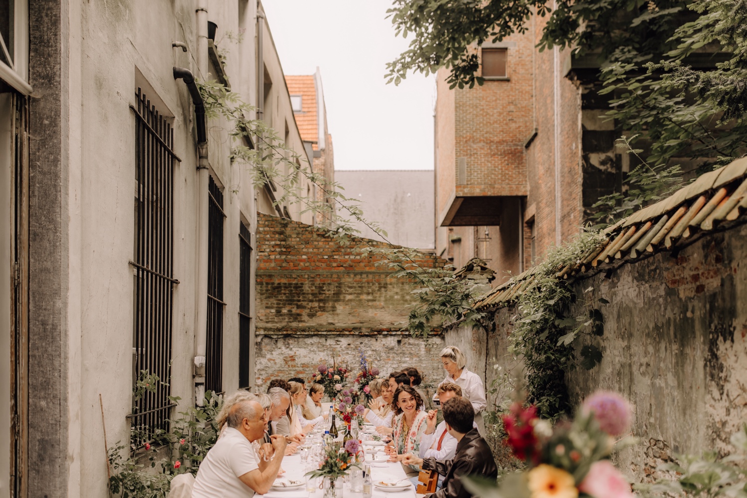 Huwelijksfotograaf Antwerpen - sfeerbeeld van de suite aan de tafel