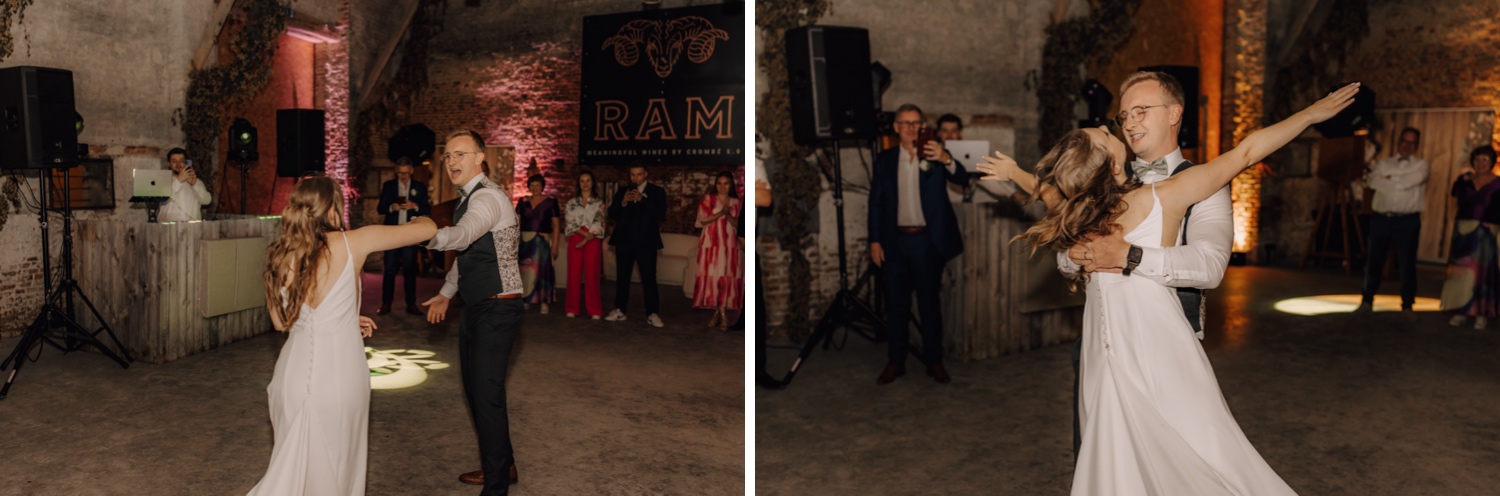 Landelijk huwelijk bij vierkantshoeve Bar Silo - bruidspaar dans choreografie tijdens openingsdans